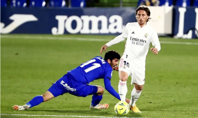 他在赛后采 他在赛后采